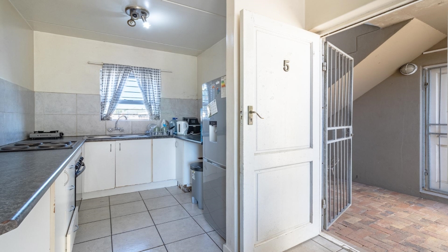 2 Bedroom Property for Sale in Goodwood Central Western Cape